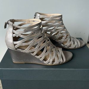 Sofft brand, rose pewter color, very comfortable, worn once. Heel height 2.5"